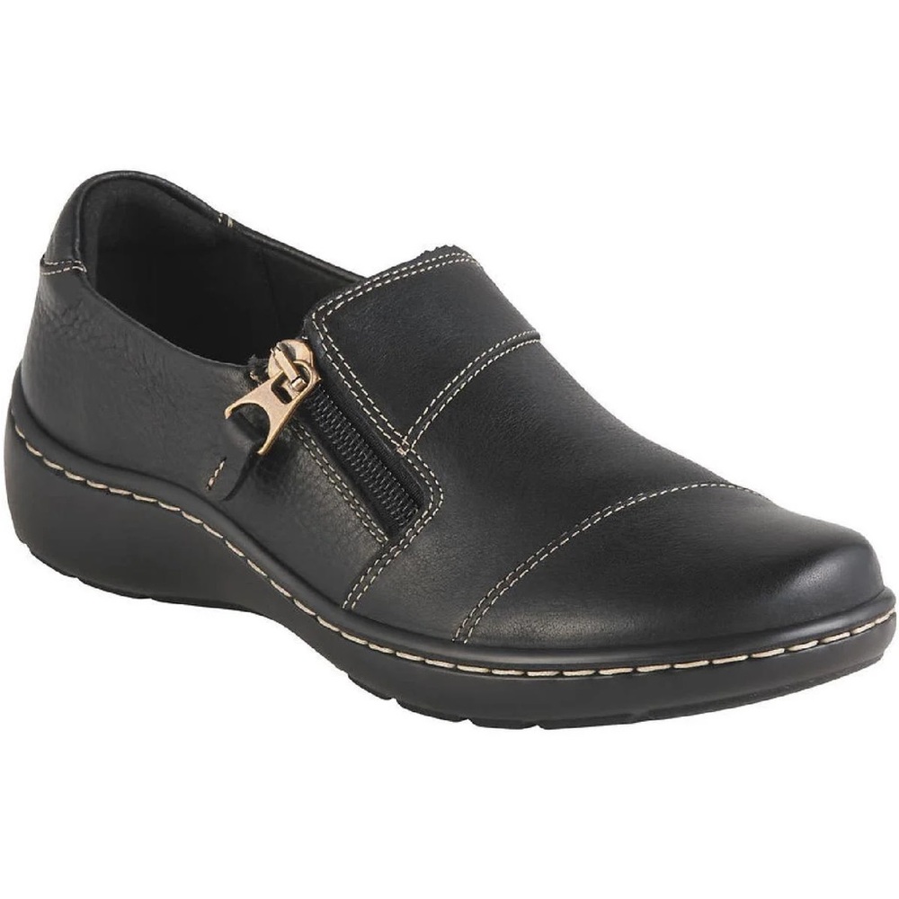 ✨New✨ CLARKS-CORA HARBOR SLIP-ON
Size 9.5 M Leather